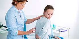 cómo cuidar a niños y adolescentes con lumbalgia y dolor de espalda.