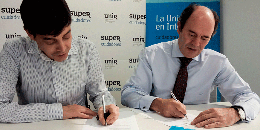 Fotografía de la firma del acuerdo de colaboración entre SUPER Cuidadores y Fundación Diario de un Cuidador